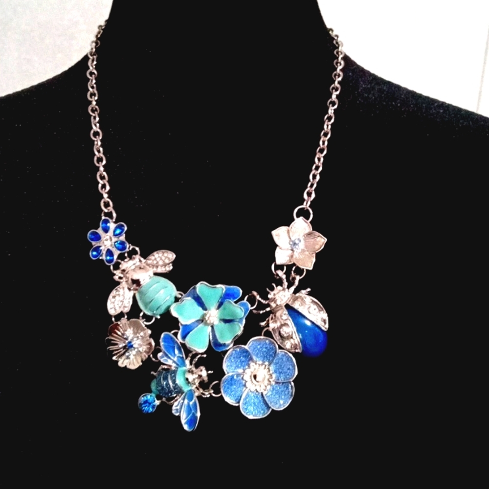 SILVER NECKLACE WITH BLUES & TEAL FLOWERS & BEES - Picture 3 of 5